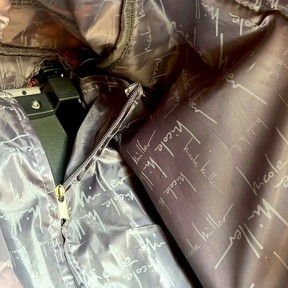 Nicole Miller RARE Travel Bag - Includes Wheels on bottom/ Handle: Easy Travel - Picture 8 of 13